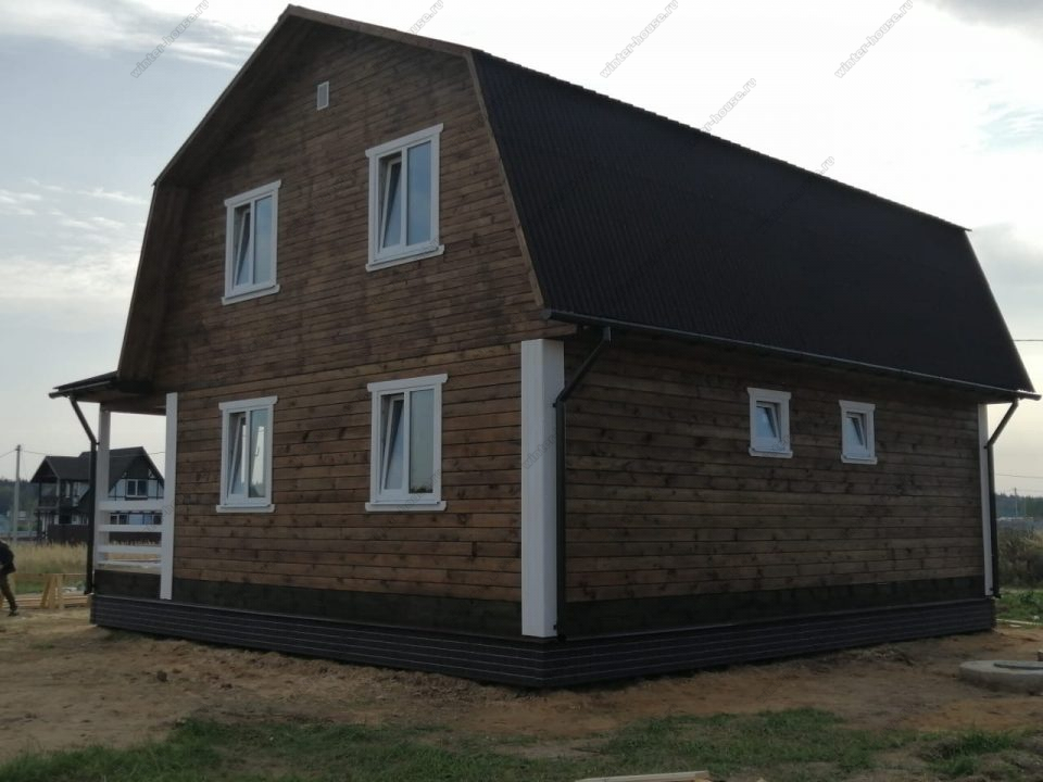 Фото частного дома из бруса с мансардой и террасой